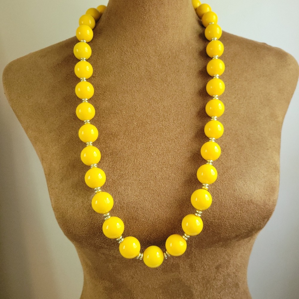 Vintage Yellow Chunky Acrylic Bead Statement Necklace 28 Inch Retro Kitsch